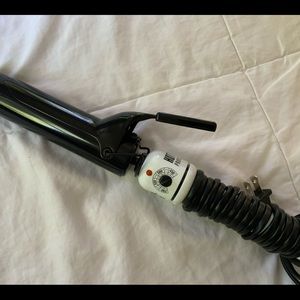 Hot Tools Ceramic 1 1/2” Curling Iron